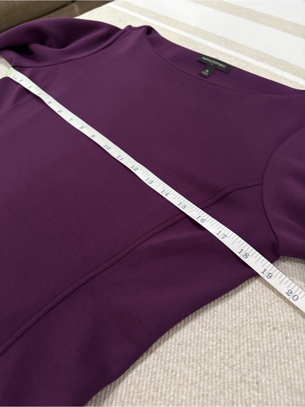 Banana Republic Sz M Pin-tuck Sleeves Scuba Top in Dark Plum - Picture 5 of 8